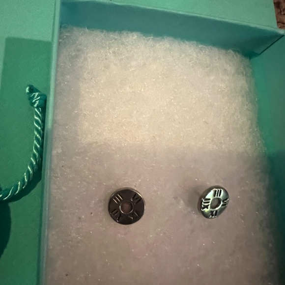 Tiffany & Co Atlas stud earrings sterling silver - Picture 2 of 2